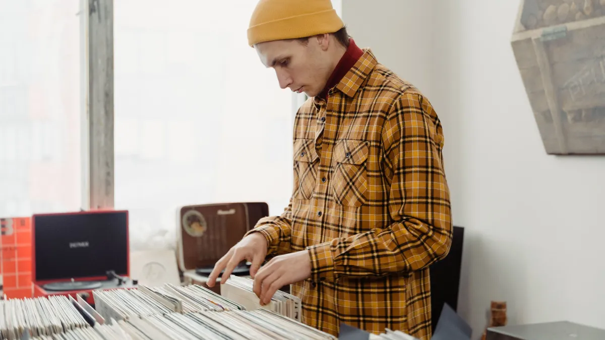 A tradesperson checking a job request created from a missed call